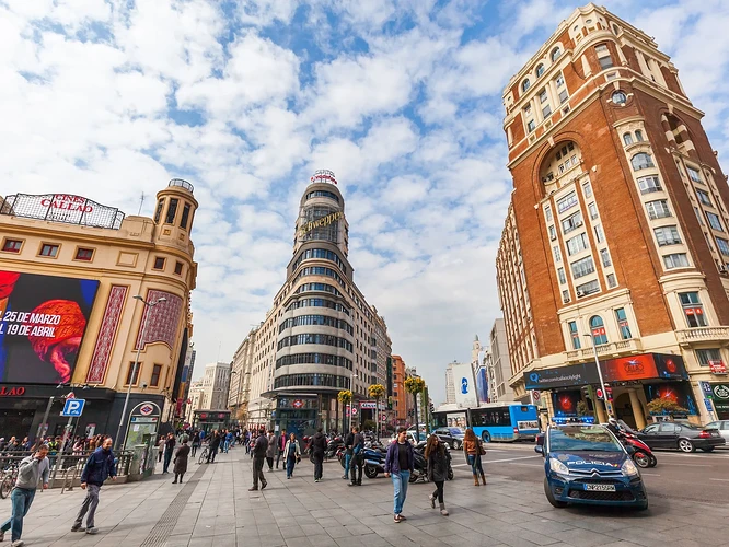 Plaza Callao, Edificio Carrion